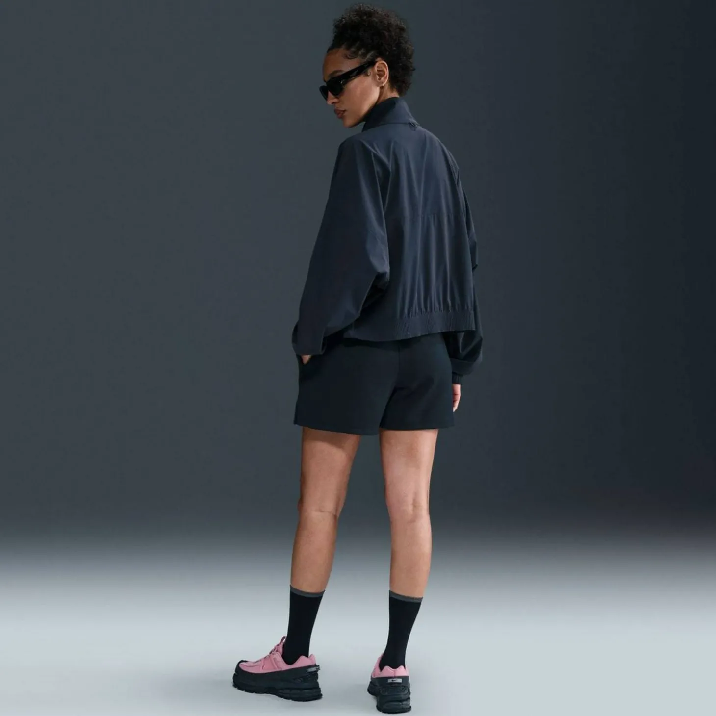 24.7 ImpossiblySoft Dri-Fit Mid-Rise Loose 4" Damen Shorts