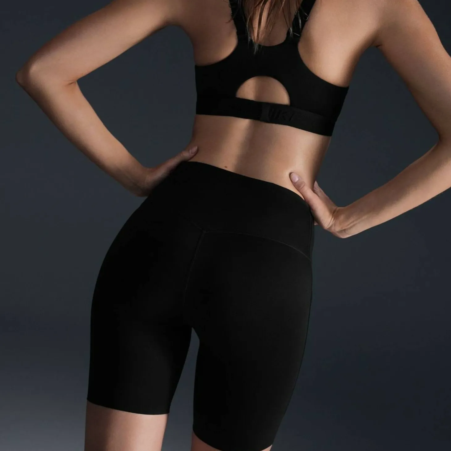 Go Firm-Support Mid-Rise 8" Biker with Pockets Damen Shorts