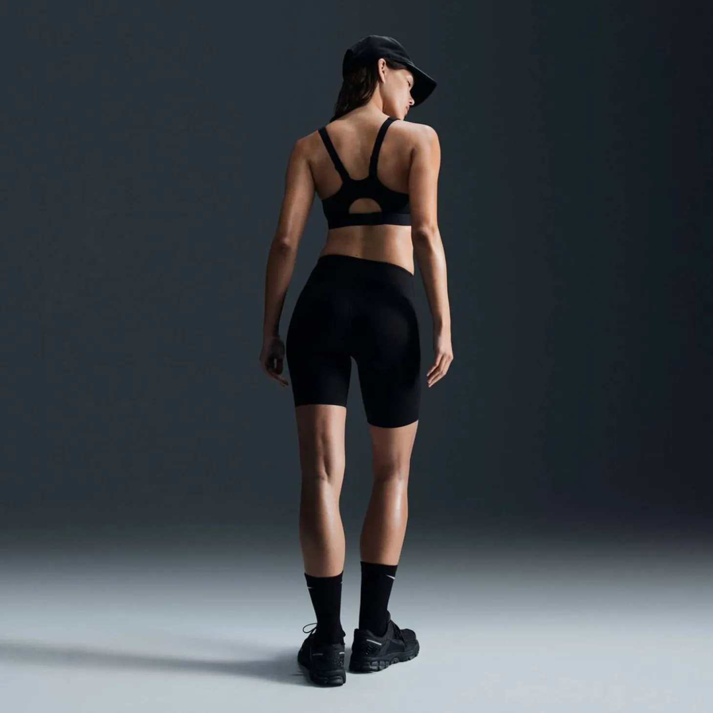 Go Firm-Support Mid-Rise 8" Biker with Pockets Damen Shorts