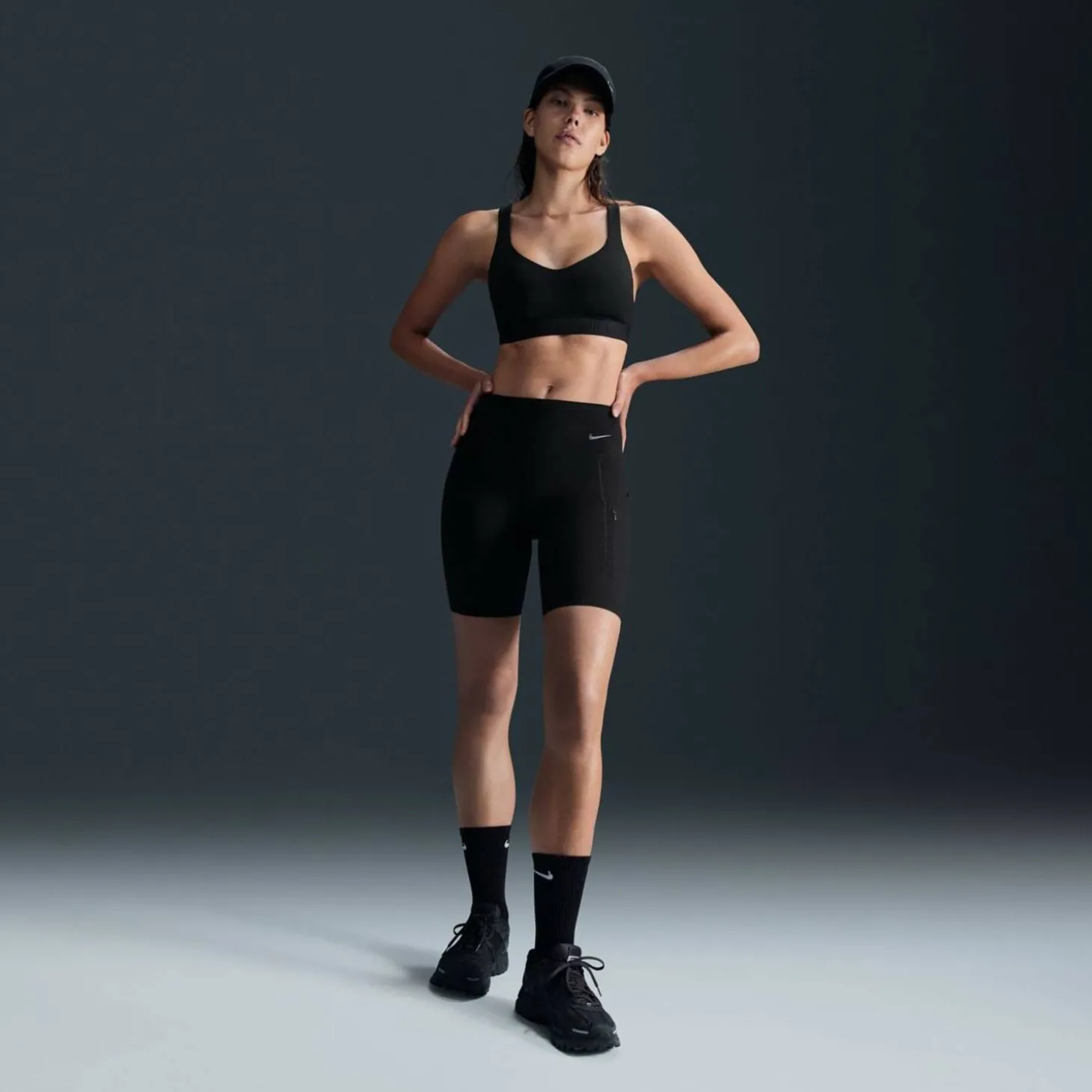 Go Firm-Support Mid-Rise 8" Biker with Pockets Damen Shorts
