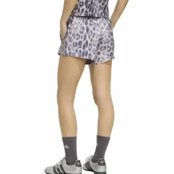 Seasonal Essentials Leopard Print Woven with 3-Stripes Damen Shorts