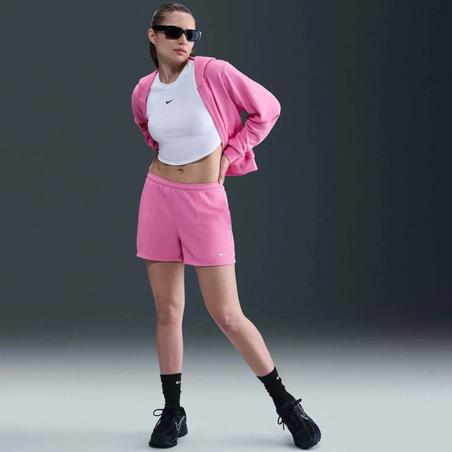 Sportswear Chill Terry Mid-Rise 4" French Terry Damen Shorts