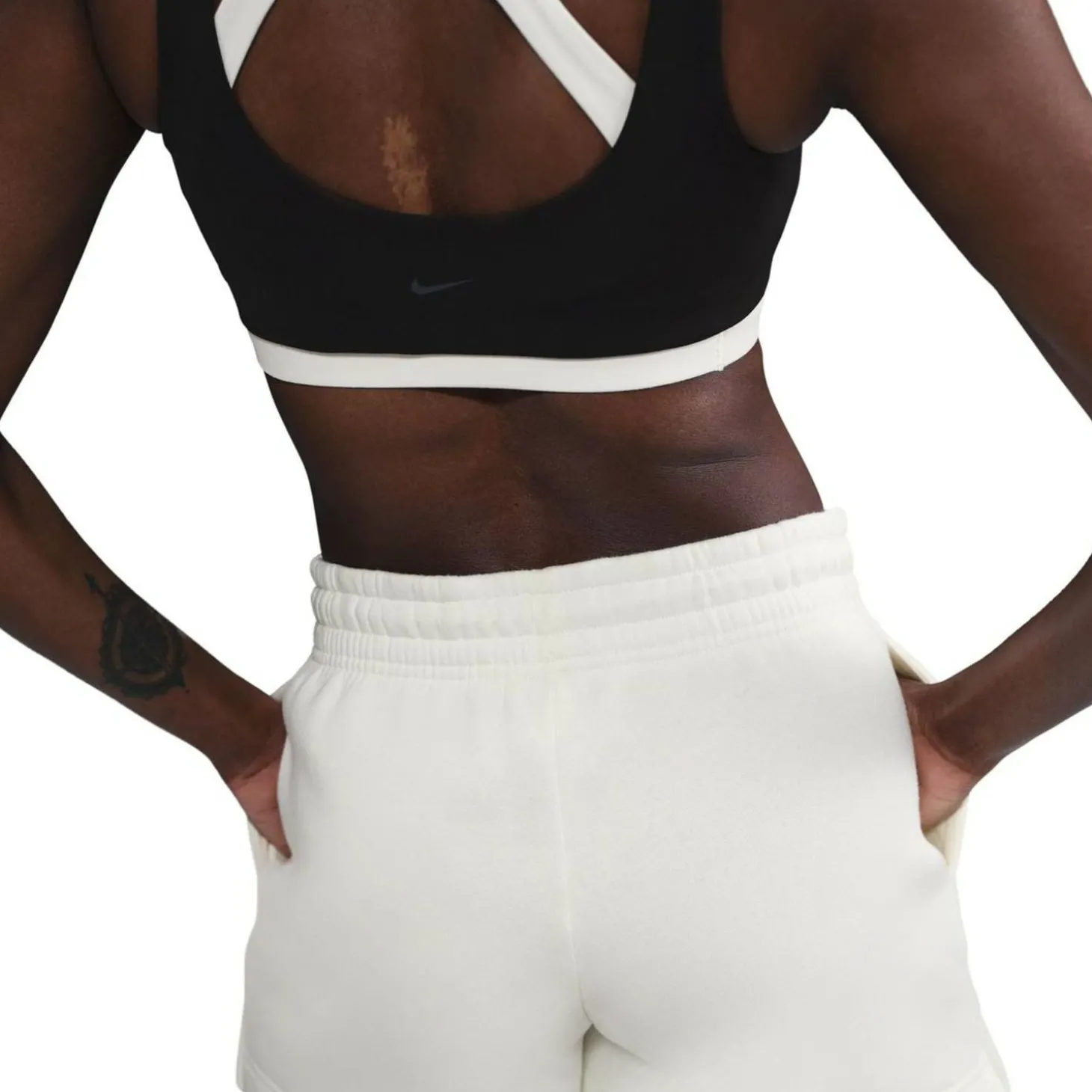 Sportswear Phoenix Mid-Rise 4" Damen Shorts