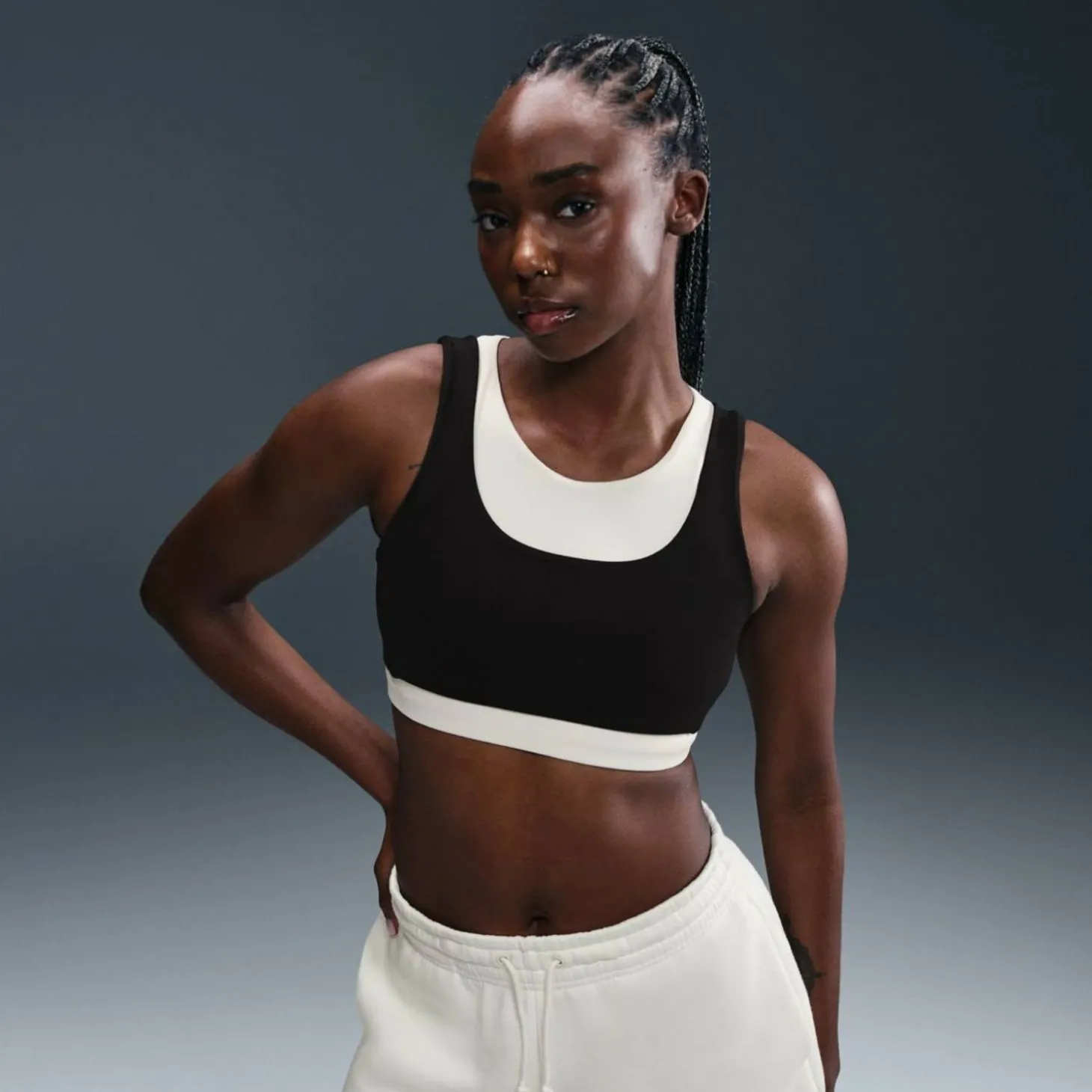 Sportswear Phoenix Mid-Rise 4" Damen Shorts