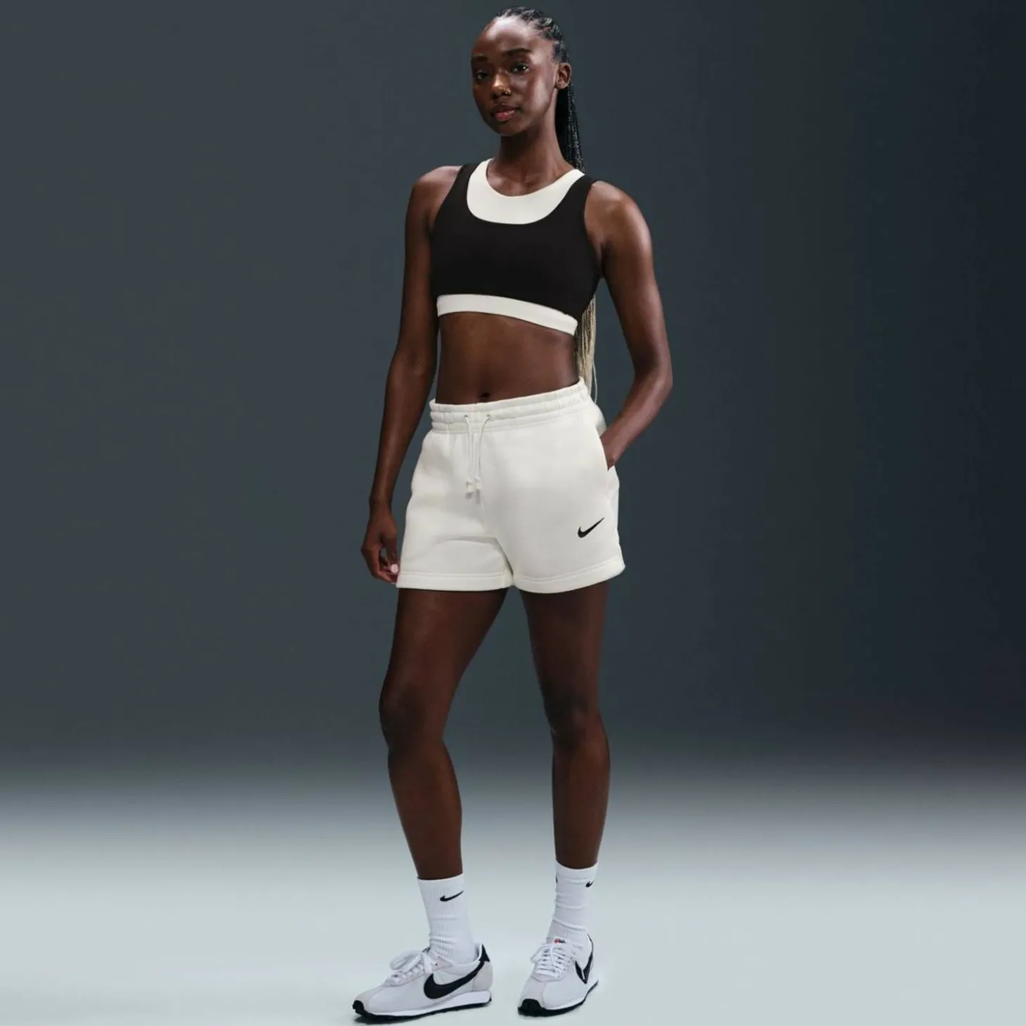 Sportswear Phoenix Mid-Rise 4" Damen Shorts