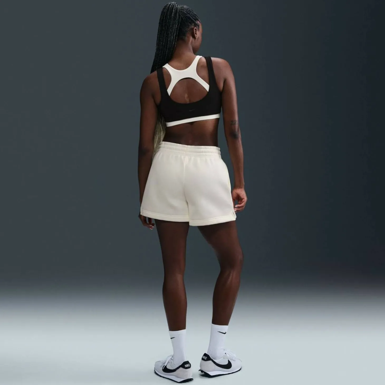 Sportswear Phoenix Mid-Rise 4" Damen Shorts