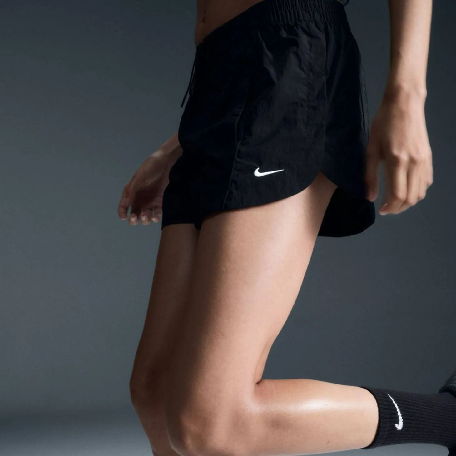 Windrunner Mid-Rise 2" Woven Damen Shorts
