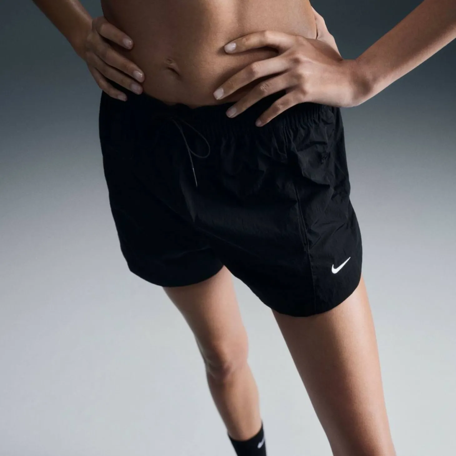 Windrunner Mid-Rise 2" Woven Damen Shorts